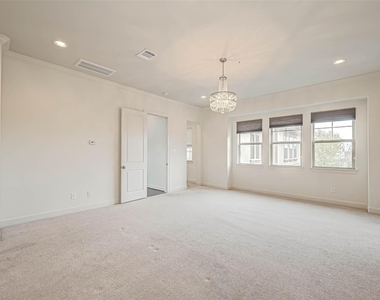 1910 Oakdale Street - Photo Thumbnail 21
