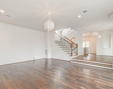 1910 Oakdale Street - Photo Thumbnail 18