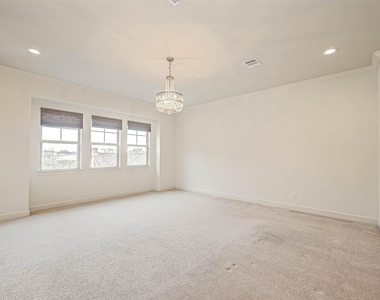 1910 Oakdale Street - Photo Thumbnail 20