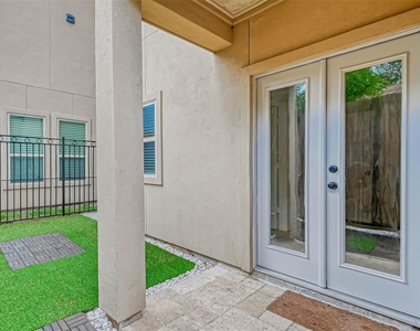 1910 Oakdale Street - Photo Thumbnail 4
