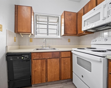 7901 Cambridge Street - Photo Thumbnail 11