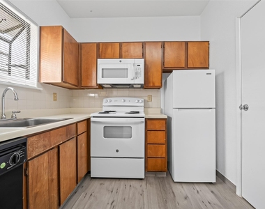 7901 Cambridge Street - Photo Thumbnail 12
