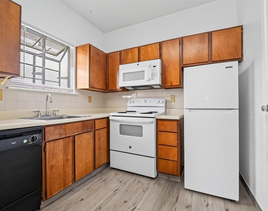 7901 Cambridge Street - Photo Thumbnail 10