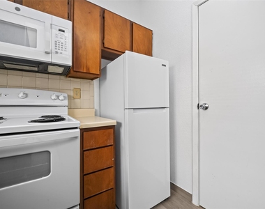 7901 Cambridge Street - Photo Thumbnail 15