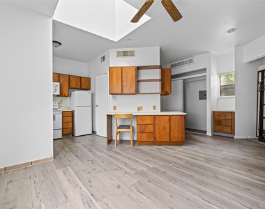 7901 Cambridge Street - Photo Thumbnail 7