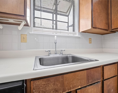 7901 Cambridge Street - Photo Thumbnail 13