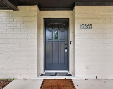 19563 Loafers Lane - Photo Thumbnail 5