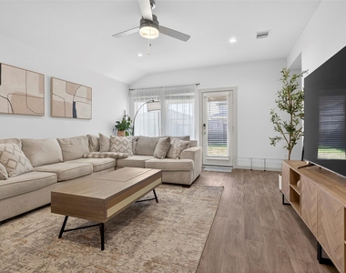 12812 Tokenhouse Lane - Photo Thumbnail 4