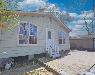 7211 Roswell Street N - Photo Thumbnail 1