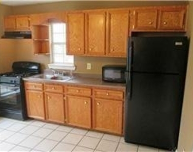 7211 Roswell Street N - Photo Thumbnail 3