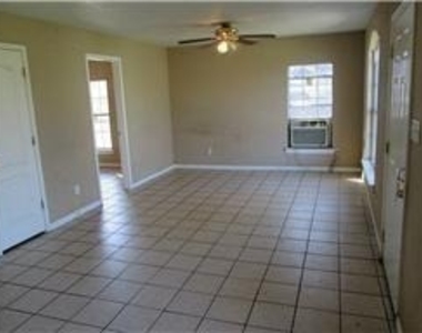 7211 Roswell Street N - Photo Thumbnail 5