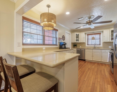 5217 Avenue N 1/2 - Photo Thumbnail 9