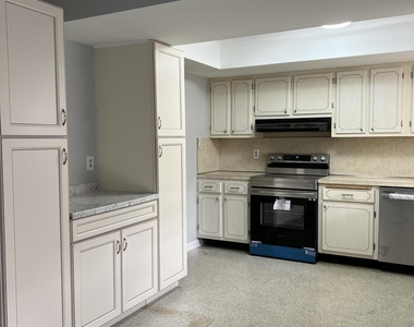 2643 Cherrywood Lane - Photo Thumbnail 6