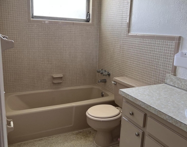 2643 Cherrywood Lane - Photo Thumbnail 17