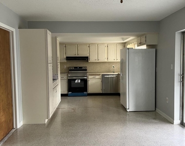 2643 Cherrywood Lane - Photo Thumbnail 4