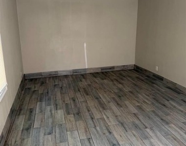 4714 29th Street - Photo Thumbnail 2