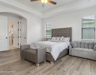 8212 Paragrass Avenue - Photo Thumbnail 20