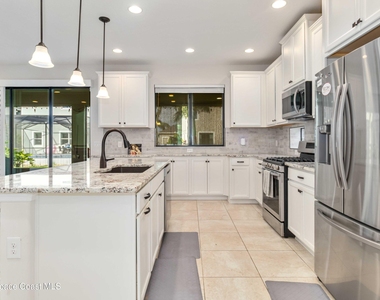 8212 Paragrass Avenue - Photo Thumbnail 11