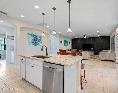 8212 Paragrass Avenue - Photo Thumbnail 13