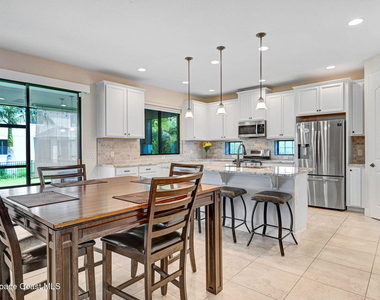 8212 Paragrass Avenue - Photo Thumbnail 8