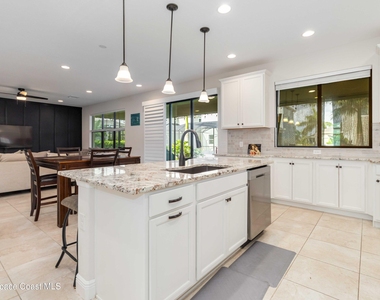 8212 Paragrass Avenue - Photo Thumbnail 12