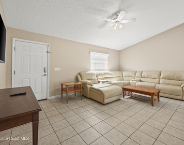 3219 Hainsworth Avenue Se - Photo Thumbnail 8