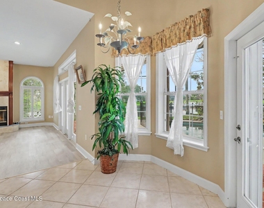 694 Palmer Way - Photo Thumbnail 5