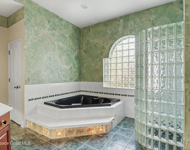 694 Palmer Way - Photo Thumbnail 9
