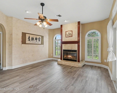 694 Palmer Way - Photo Thumbnail 3