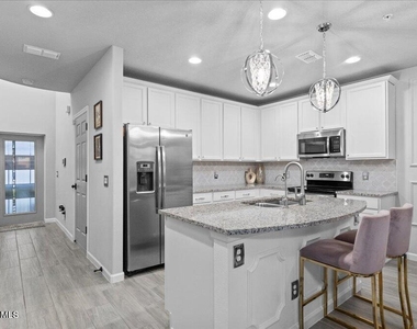 1320 Lara Circle - Photo Thumbnail 3