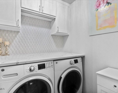 1320 Lara Circle - Photo Thumbnail 15