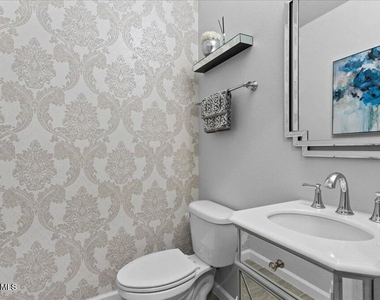 1320 Lara Circle - Photo Thumbnail 10