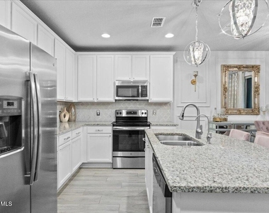 1320 Lara Circle - Photo Thumbnail 20
