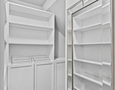 1320 Lara Circle - Photo Thumbnail 11