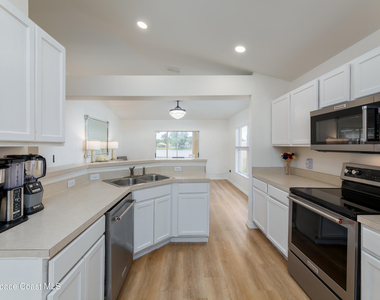 4540 Bellaluna Drive - Photo Thumbnail 15
