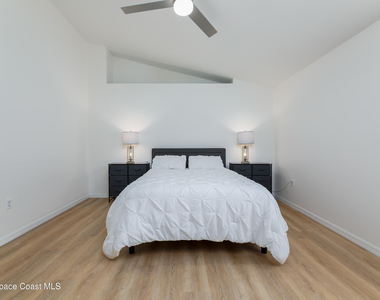 4540 Bellaluna Drive - Photo Thumbnail 18