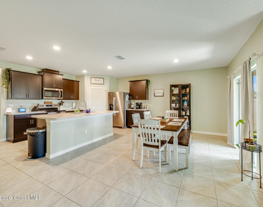 1075 Trinity Street - Photo Thumbnail 6