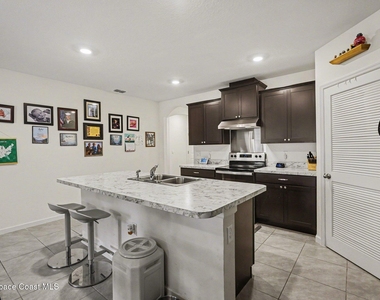 1563 Leeward Avenue Se - Photo Thumbnail 4