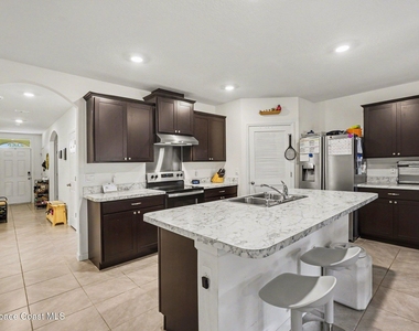 1563 Leeward Avenue Se - Photo Thumbnail 5