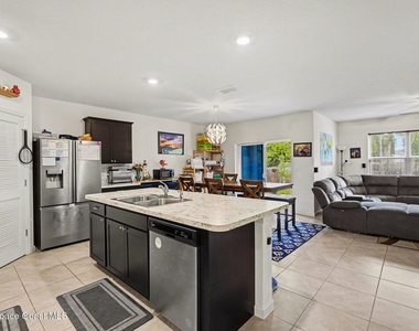 1563 Leeward Avenue Se - Photo Thumbnail 6