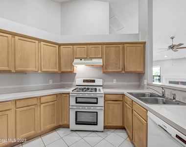 3643 Bluefield Avenue - Photo Thumbnail 15