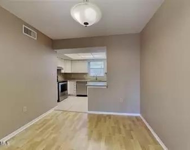3135 Shady Dell Lane - Photo Thumbnail 9