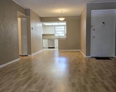 3135 Shady Dell Lane - Photo Thumbnail 5