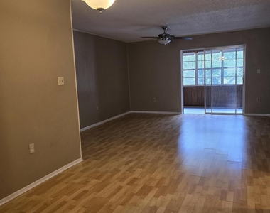 3135 Shady Dell Lane - Photo Thumbnail 2
