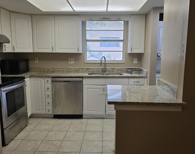 3135 Shady Dell Lane - Photo Thumbnail 10