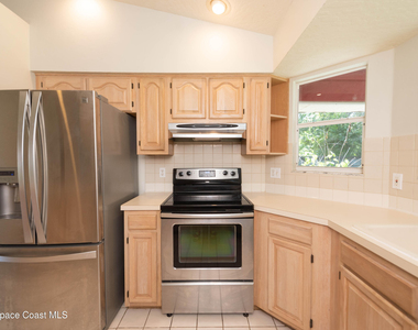 1236 Buffing Circle Se - Photo Thumbnail 8