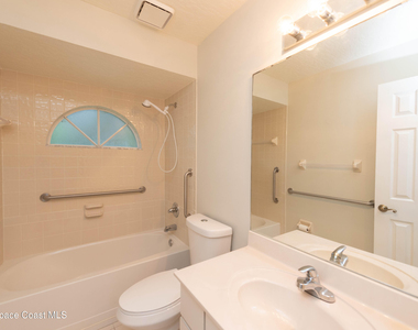 1236 Buffing Circle Se - Photo Thumbnail 24