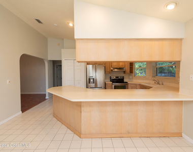 1236 Buffing Circle Se - Photo Thumbnail 19