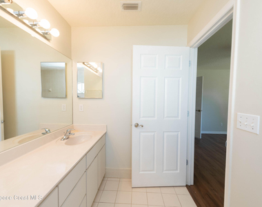 1236 Buffing Circle Se - Photo Thumbnail 30