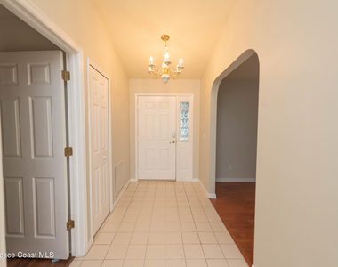 1236 Buffing Circle Se - Photo Thumbnail 15